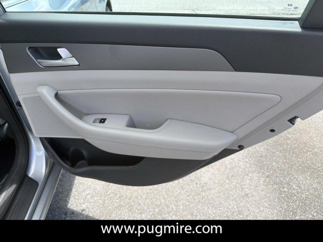 Used 2015 Hyundai Sonata SE w/ Option Group 02 FWD image 16