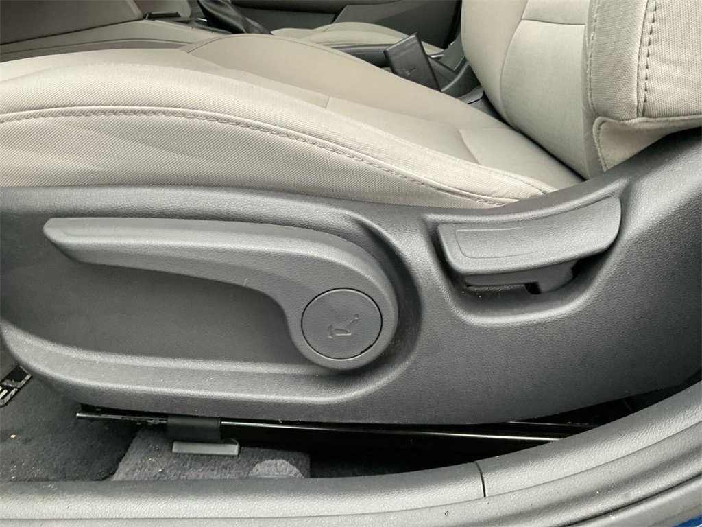 Used 2017 Hyundai Elantra SE image 28