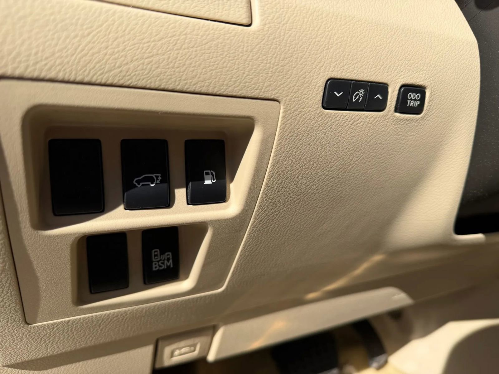 Used 2013 Lexus RX 450h AWD w/ Navigation Pkg image 33