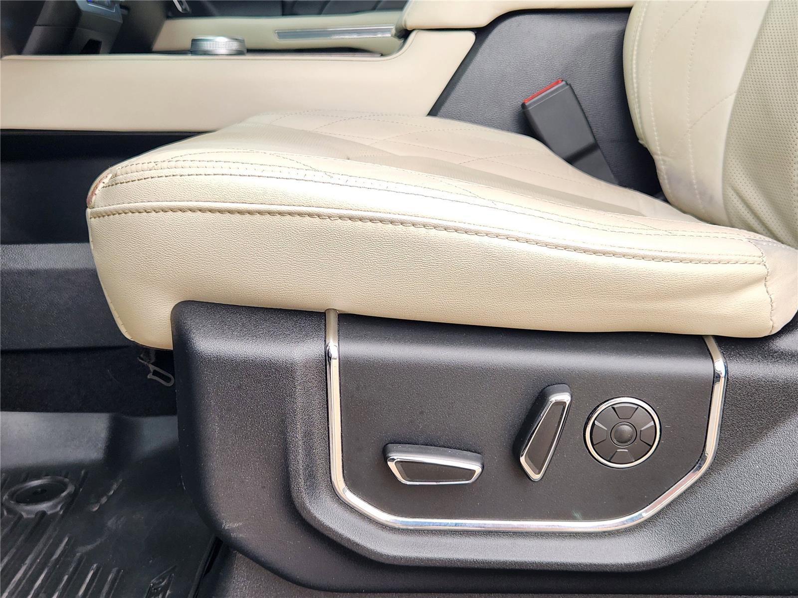 Certified 2019 Ford Expedition Platinum RWD image 32