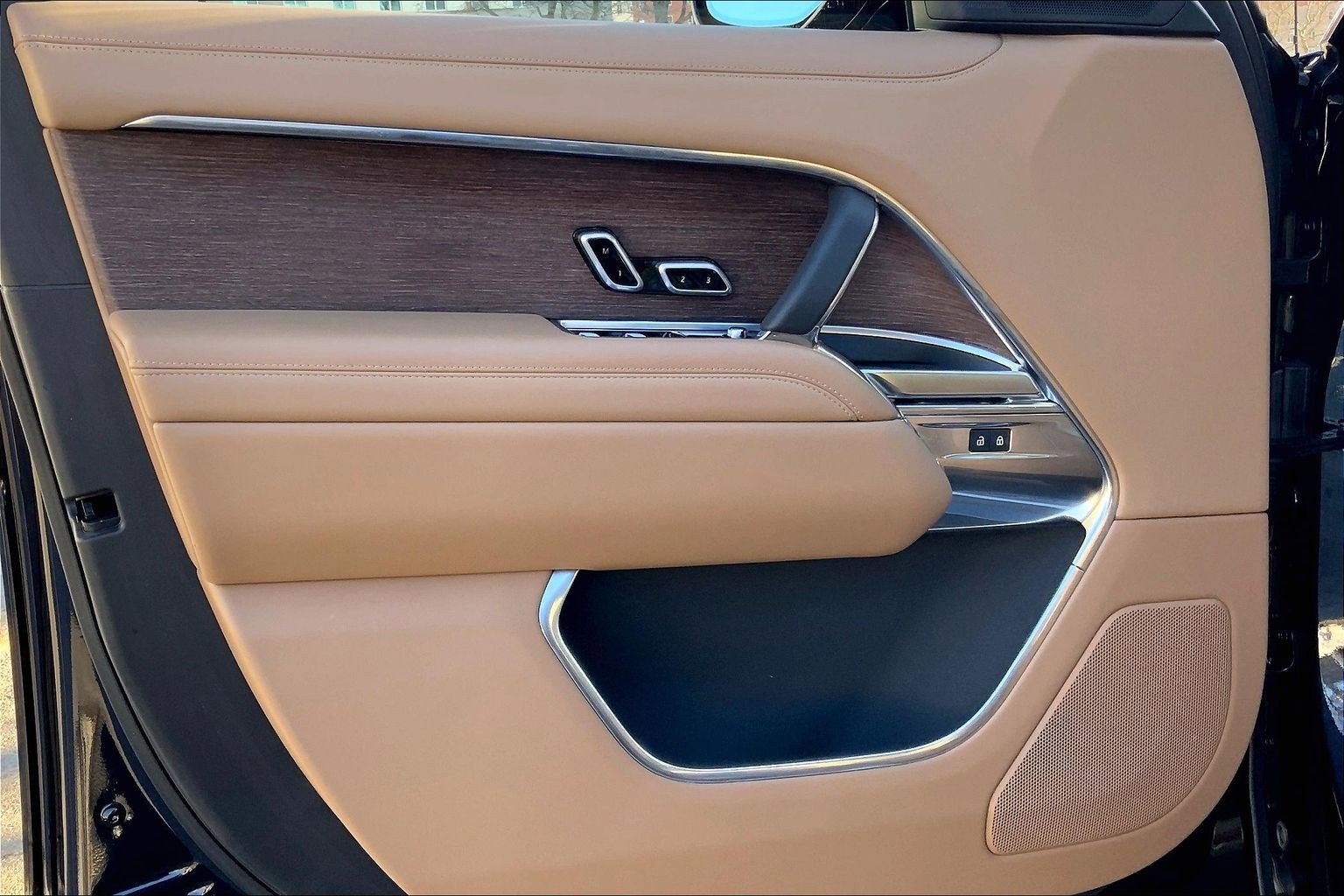 Used 2025 Land Rover Range Rover SE image 21