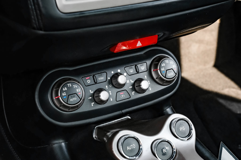 Used 2014 Ferrari California RWD image 27