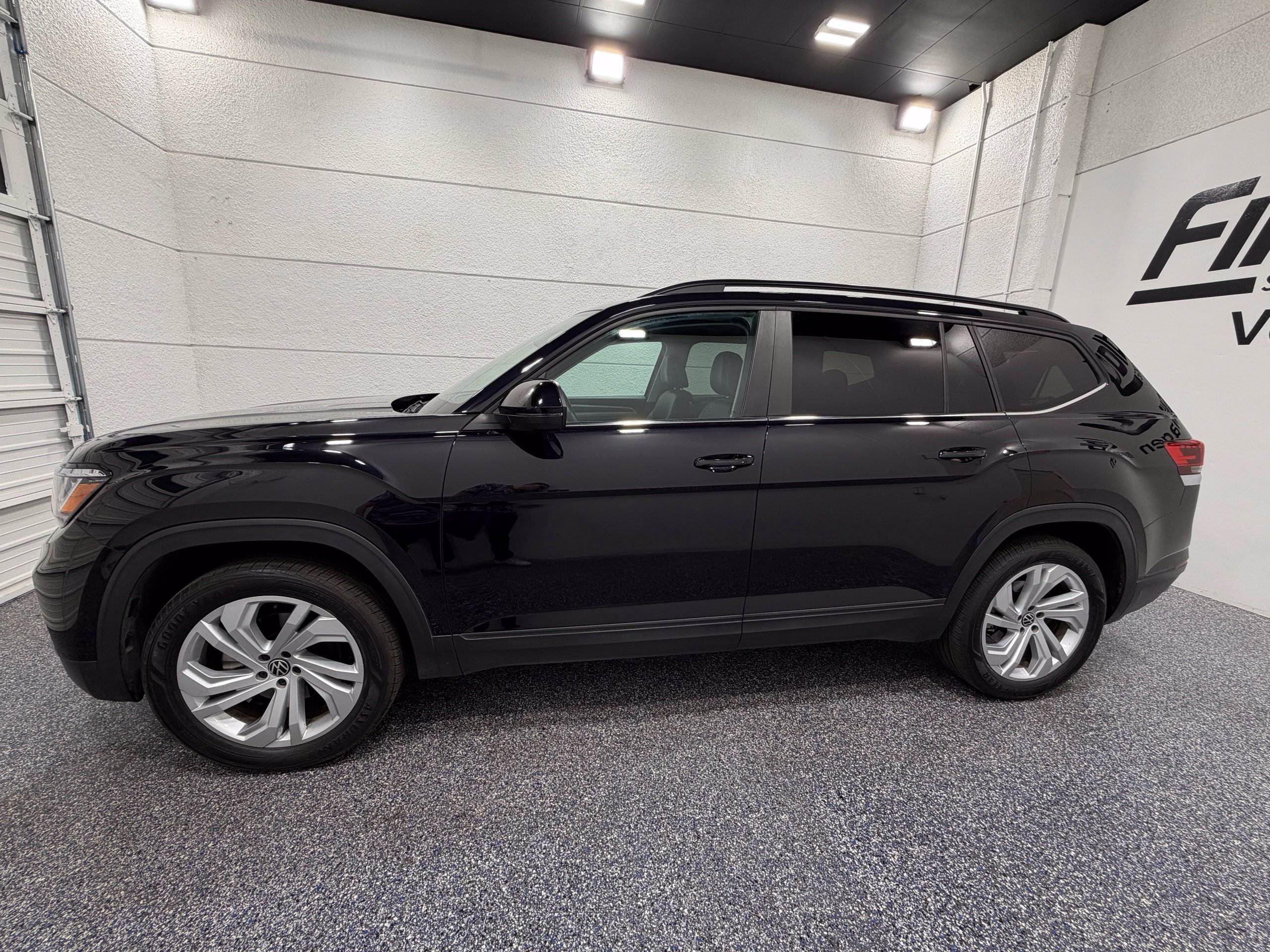 Used 2022 Volkswagen Atlas SE w/ Panoramic Sunroof Package AWD/4WD image 2