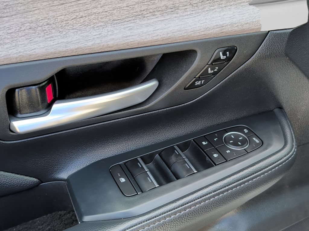 Used 2024 Toyota Grand Highlander AWD Hybrid image 15