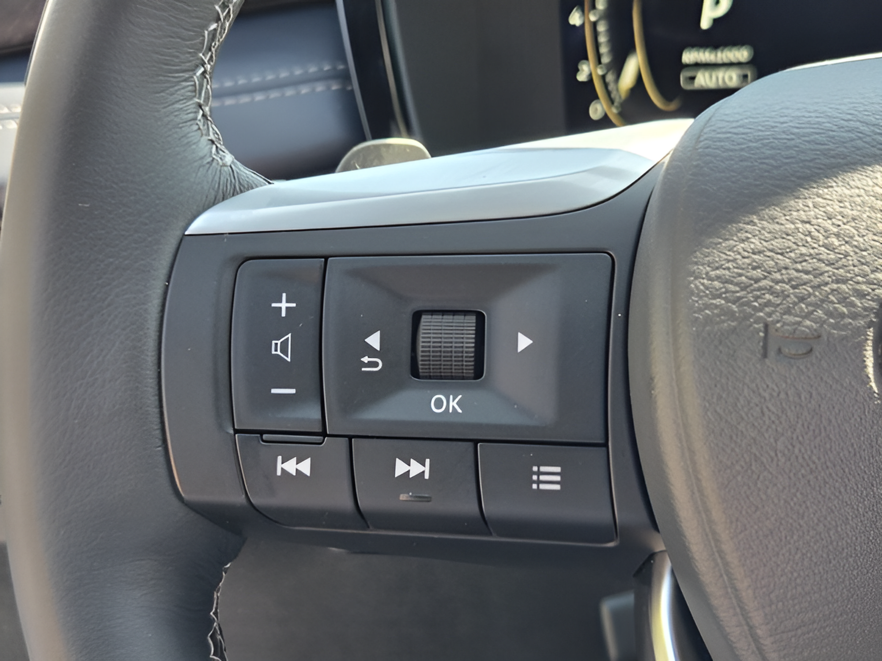 Used 2026 INFINITI QX60 Sport w/ Dark Cargo Package AWD/4WD image 24