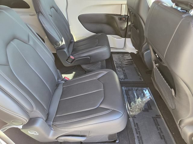 Used 2022 Chrysler Pacifica Touring-L FWD image 21