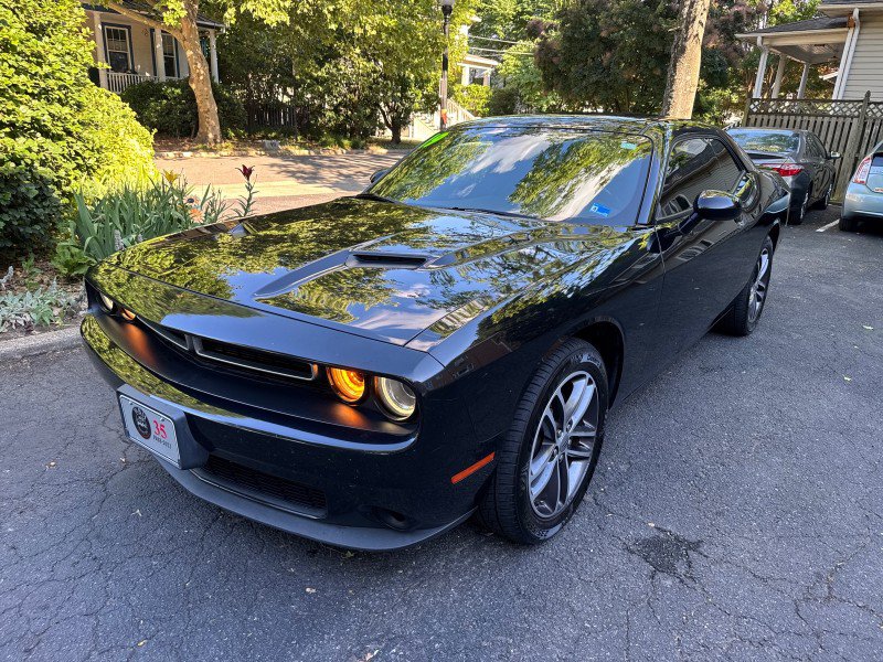Used 2019 Dodge Challenger SXT AWD/4WD image 3