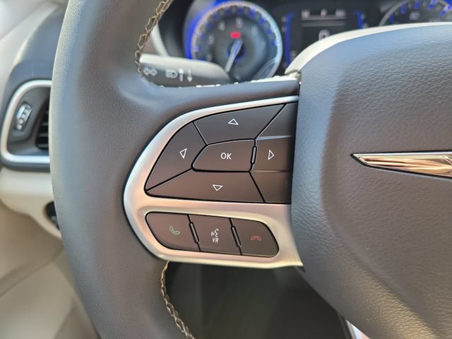 Used 2023 Chrysler Voyager LX FWD image 25