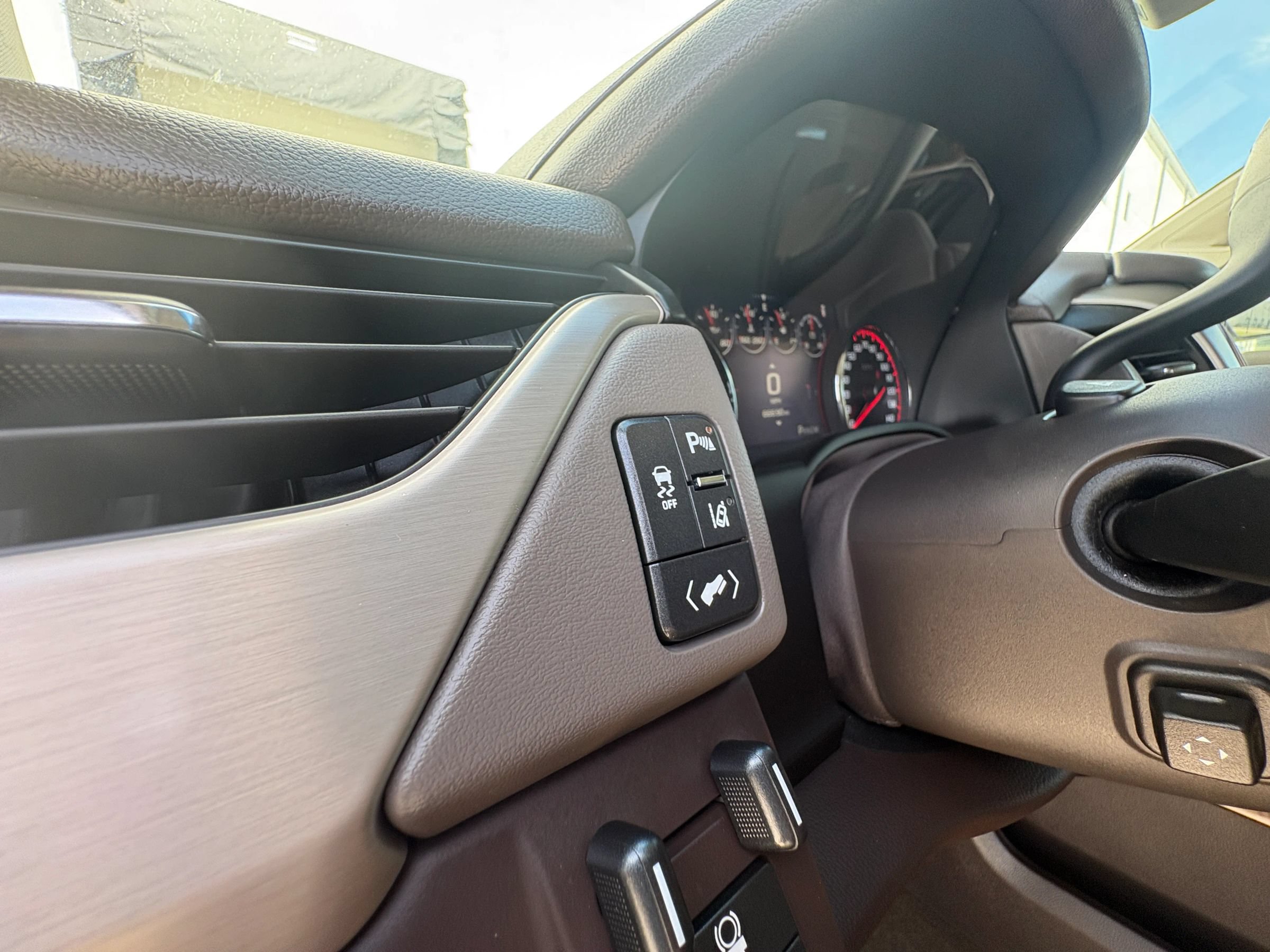Used 2015 GMC Yukon Denali w/ Enhanced Security Package AWD/4WD image 29