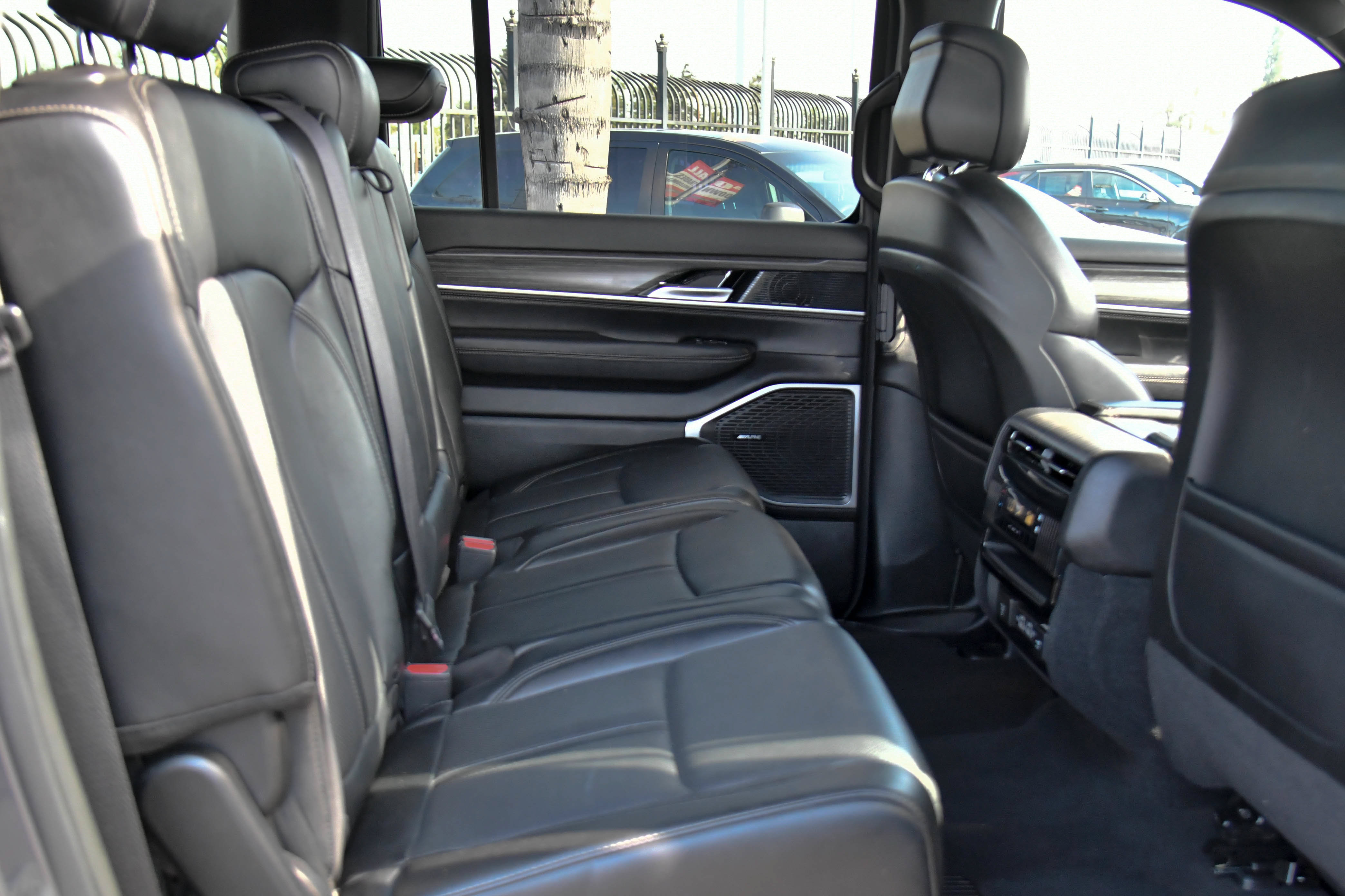 Used 2024 Jeep Wagoneer L Series II RWD image 54