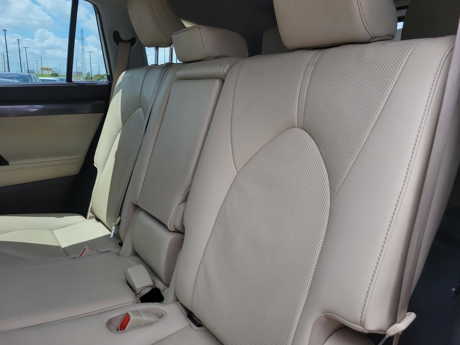 Used 2020 Toyota Highlander Limited FWD image 15