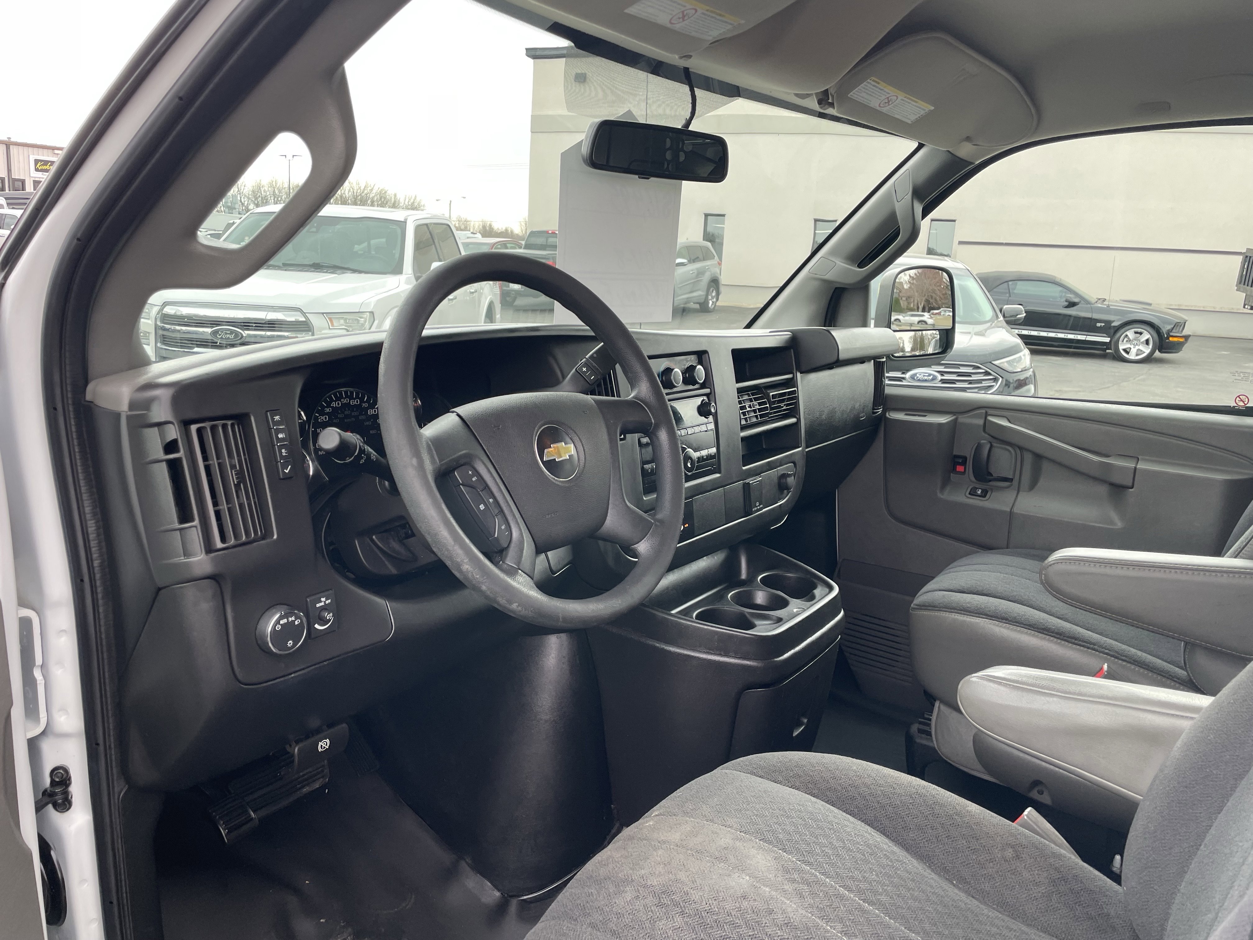 Used 2018 Chevrolet Express 2500 w/ Driver Convenience Package image 15