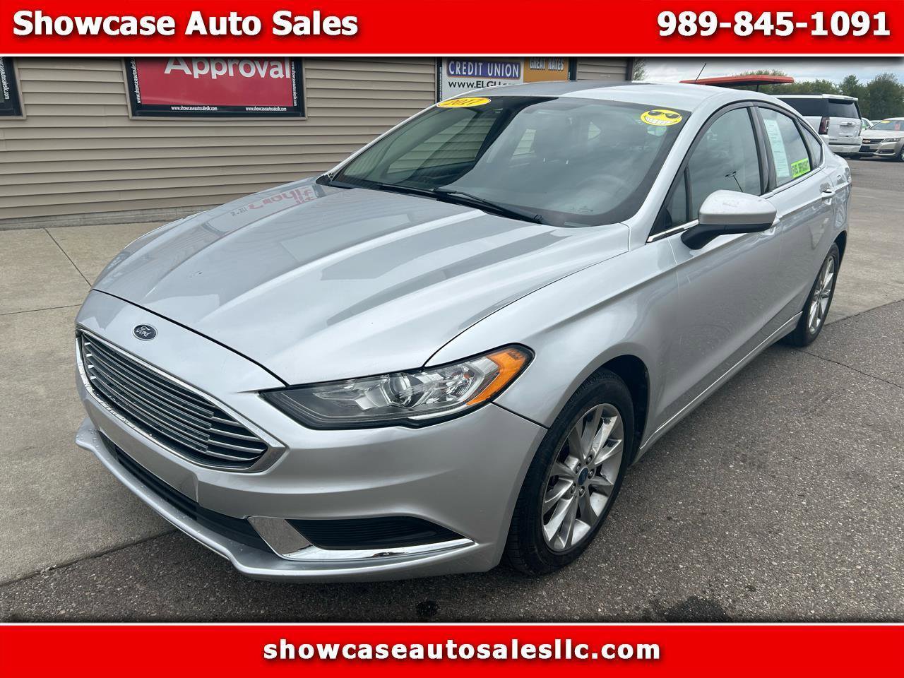 Used 2017 Ford Fusion SE w/ Fusion SE Technology Package FWD image 1