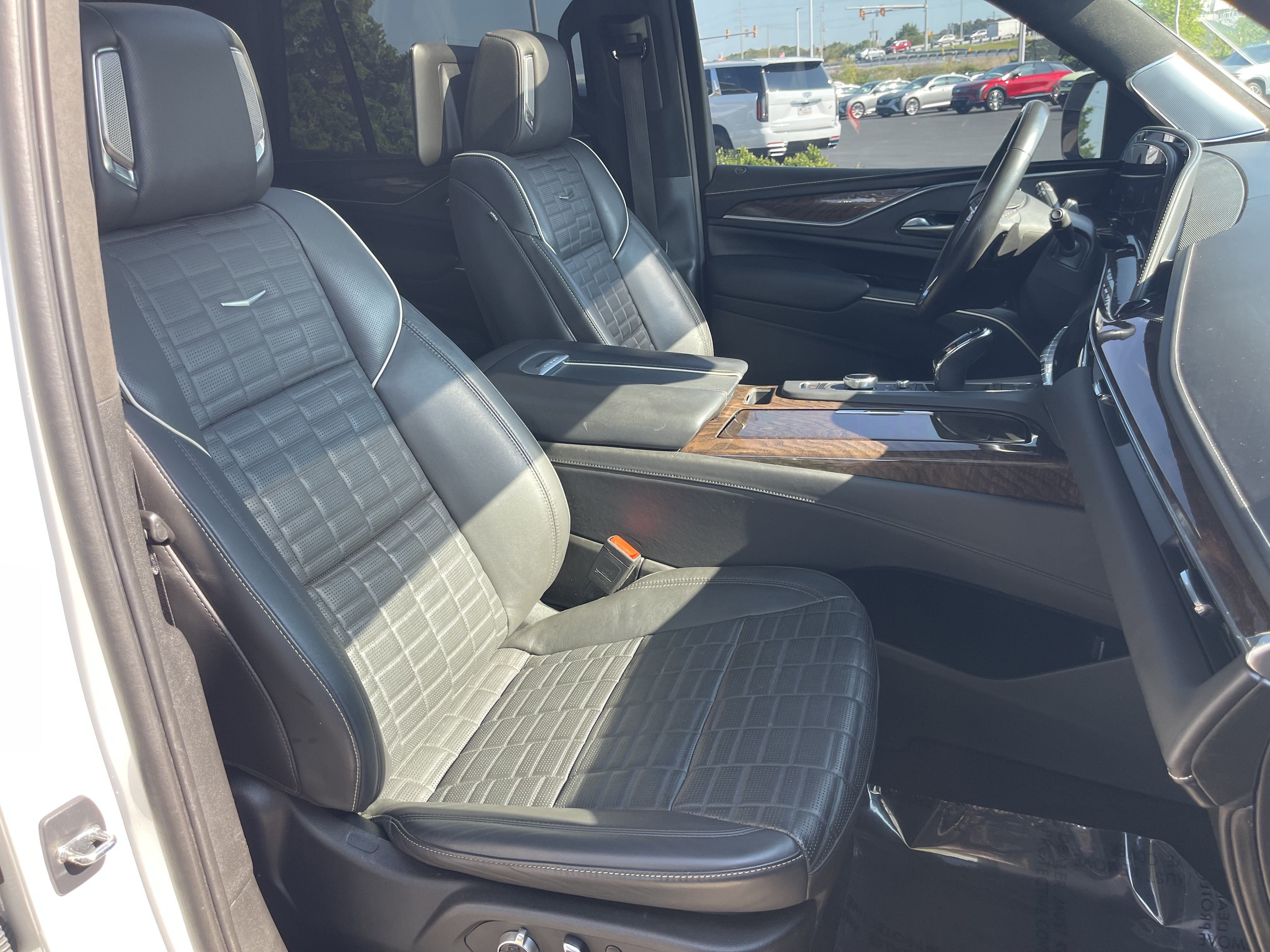 Used 2023 Cadillac Escalade Premium Luxury Platinum AWD/4WD image 24