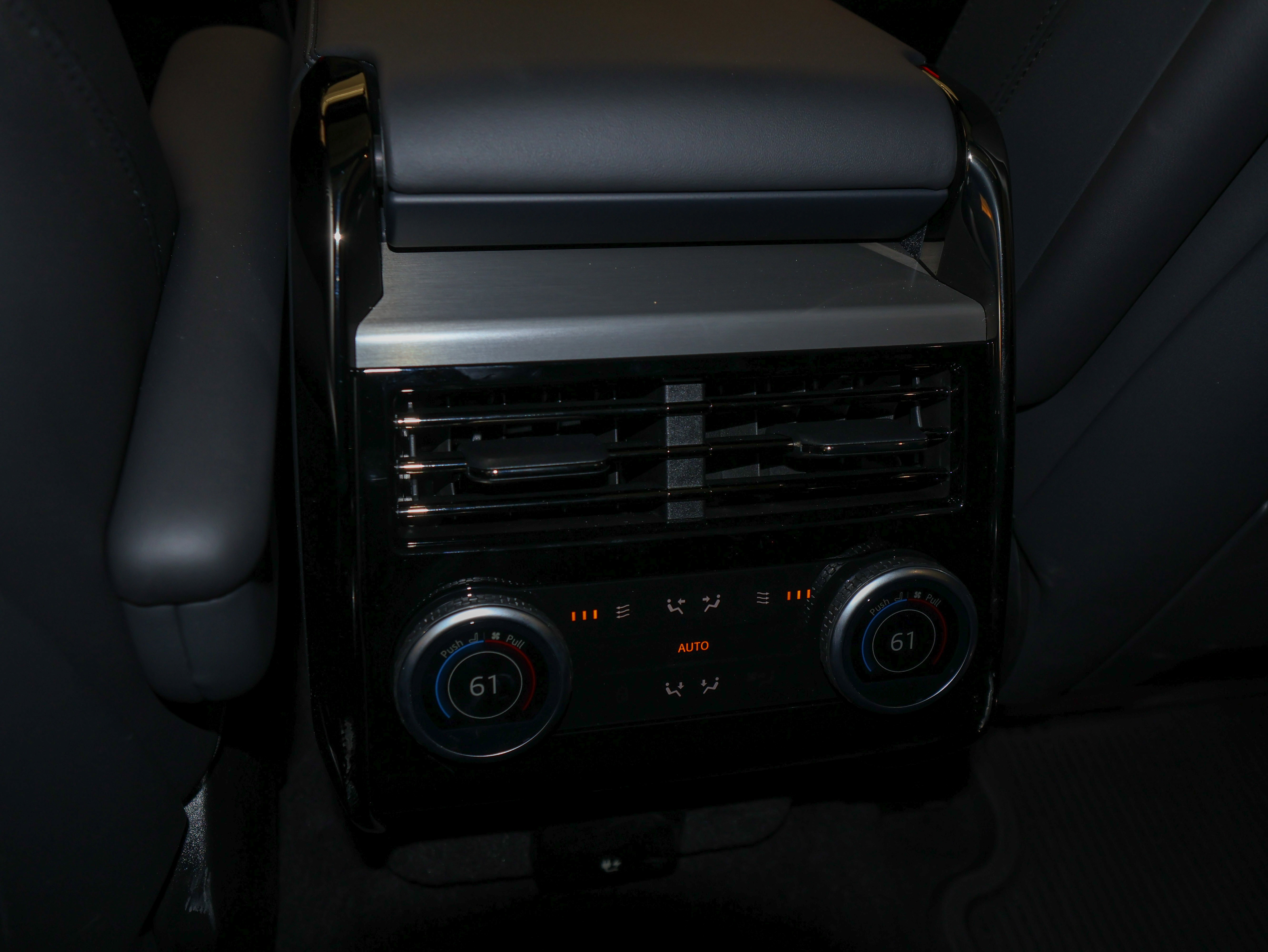 Used 2025 Land Rover Range Rover Sport Dynamic SE image 28