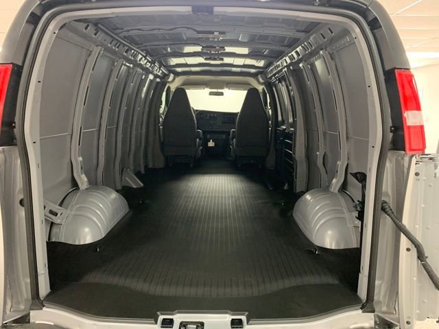 New 2025 Chevrolet Express 3500 Work Van w/ Driver Convenience Package image 20