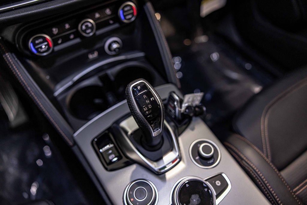 New 2025 Alfa Romeo Stelvio Sprint image 30