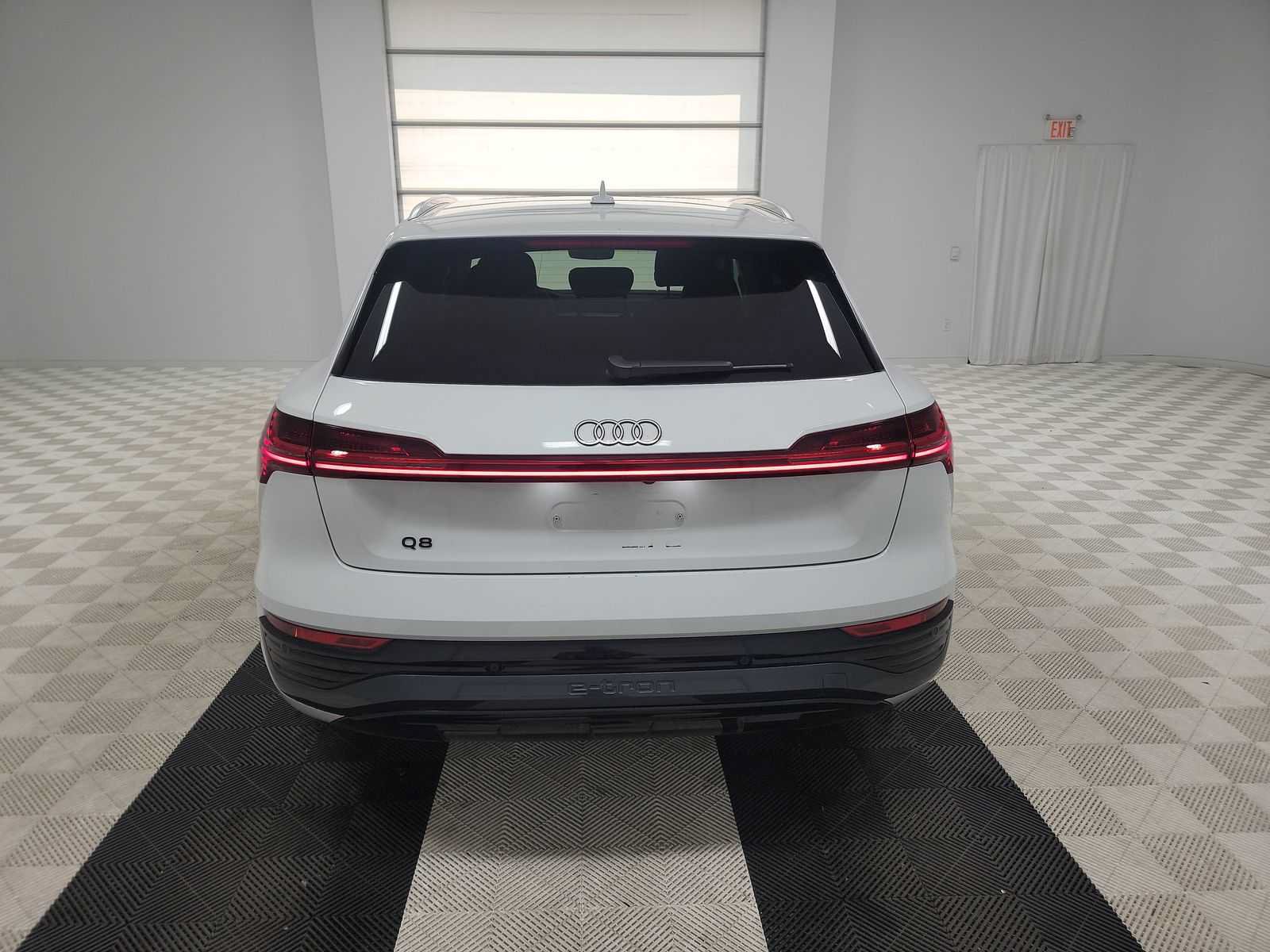 Used 2024 Audi Q8 e-tron Premium Plus w/ Premium Plus Package AWD/4WD image 4