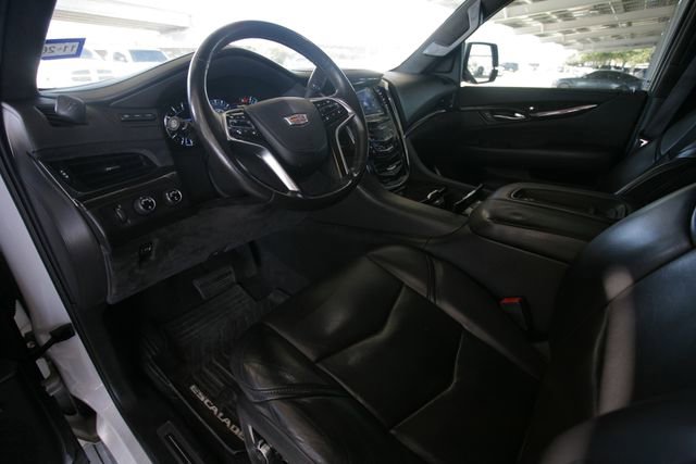 Used 2017 Cadillac Escalade Platinum image 7