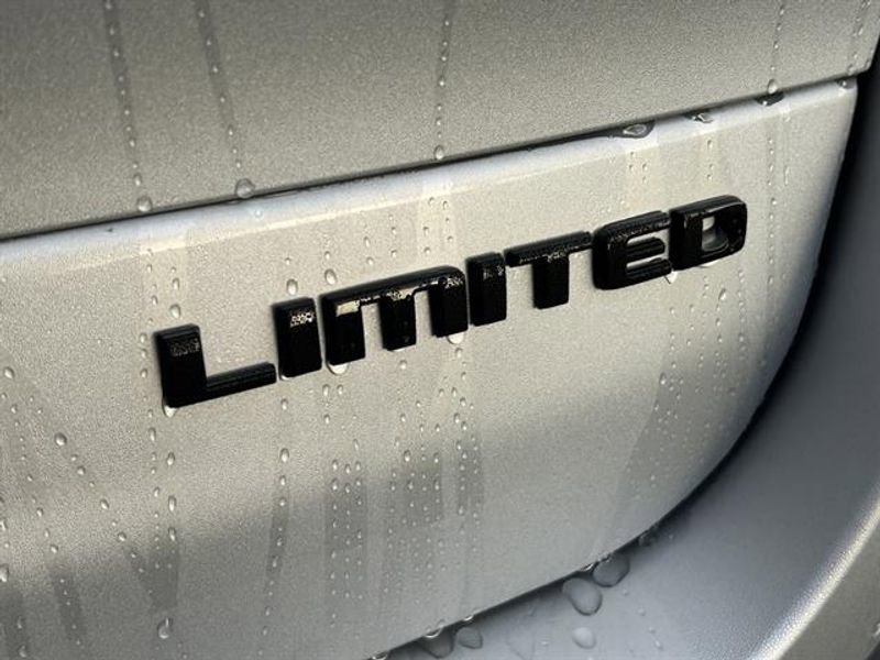 New 2025 Jeep Grand Cherokee L Limited image 9