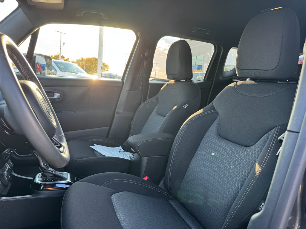 Used 2021 Jeep Renegade Latitude image 27