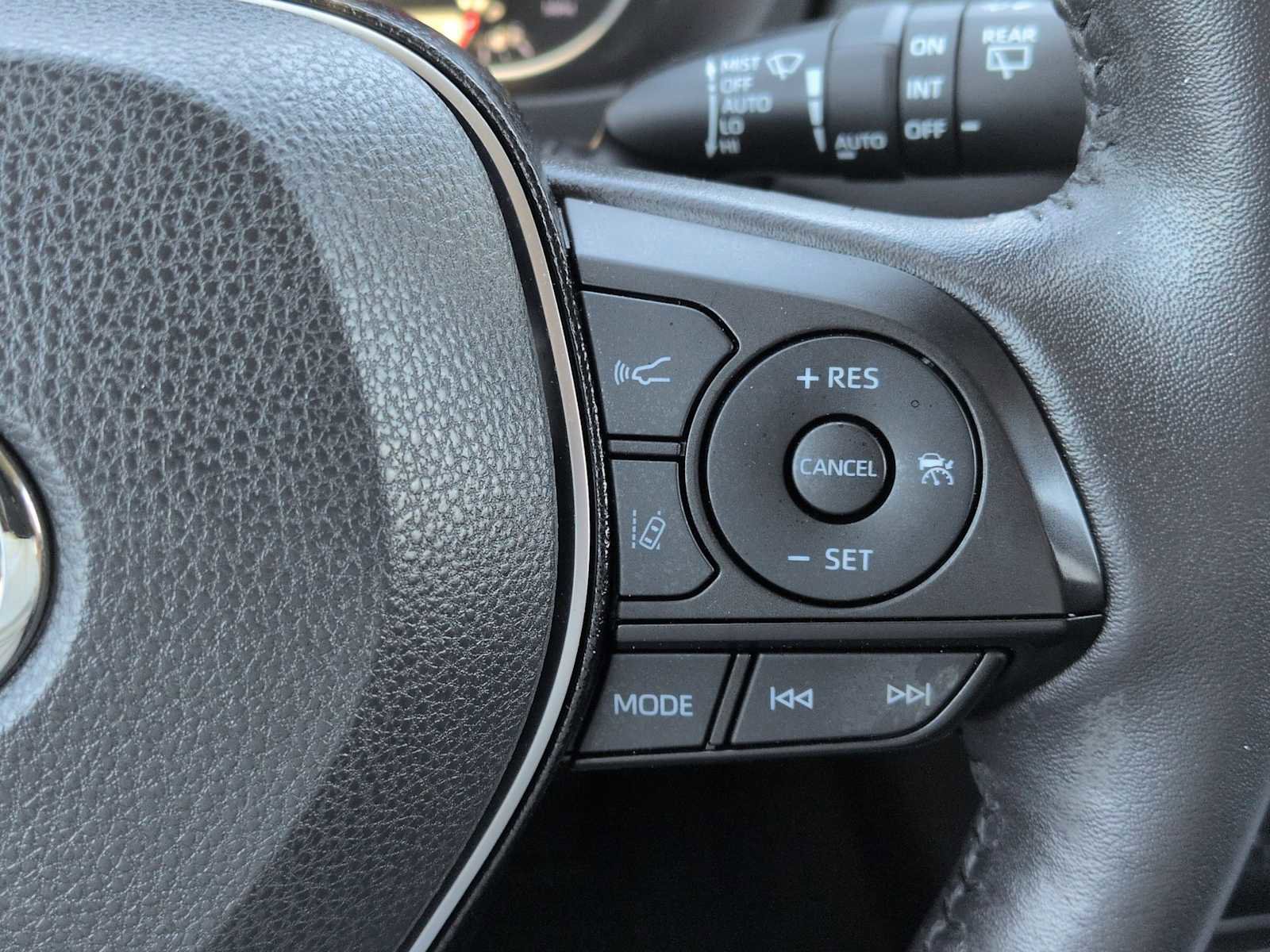 Used 2020 Toyota RAV4 XLE w/ Convenience Package image 27