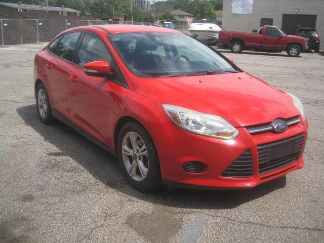 Used 2014 Ford Focus SE w/ SE Winter Package image 3