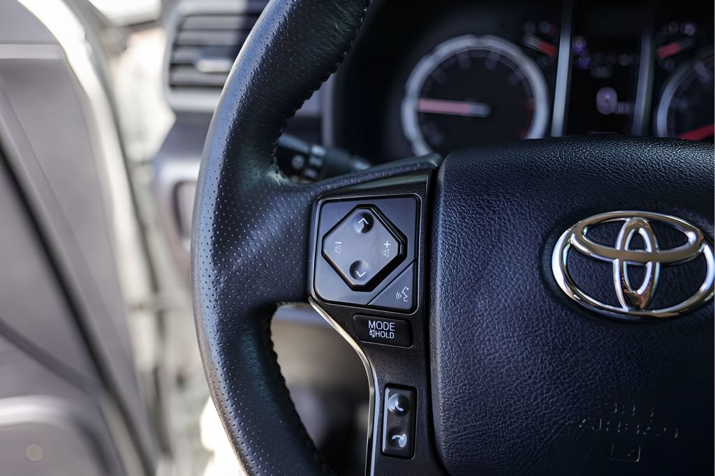 Used 2021 Toyota 4Runner TRD Off-Road AWD/4WD image 17