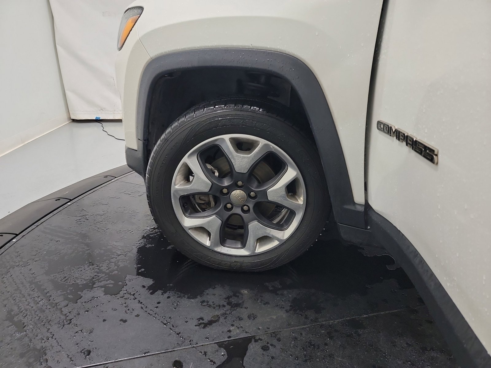 Used 2018 Jeep Compass Limited w/ Navigation Group image 24