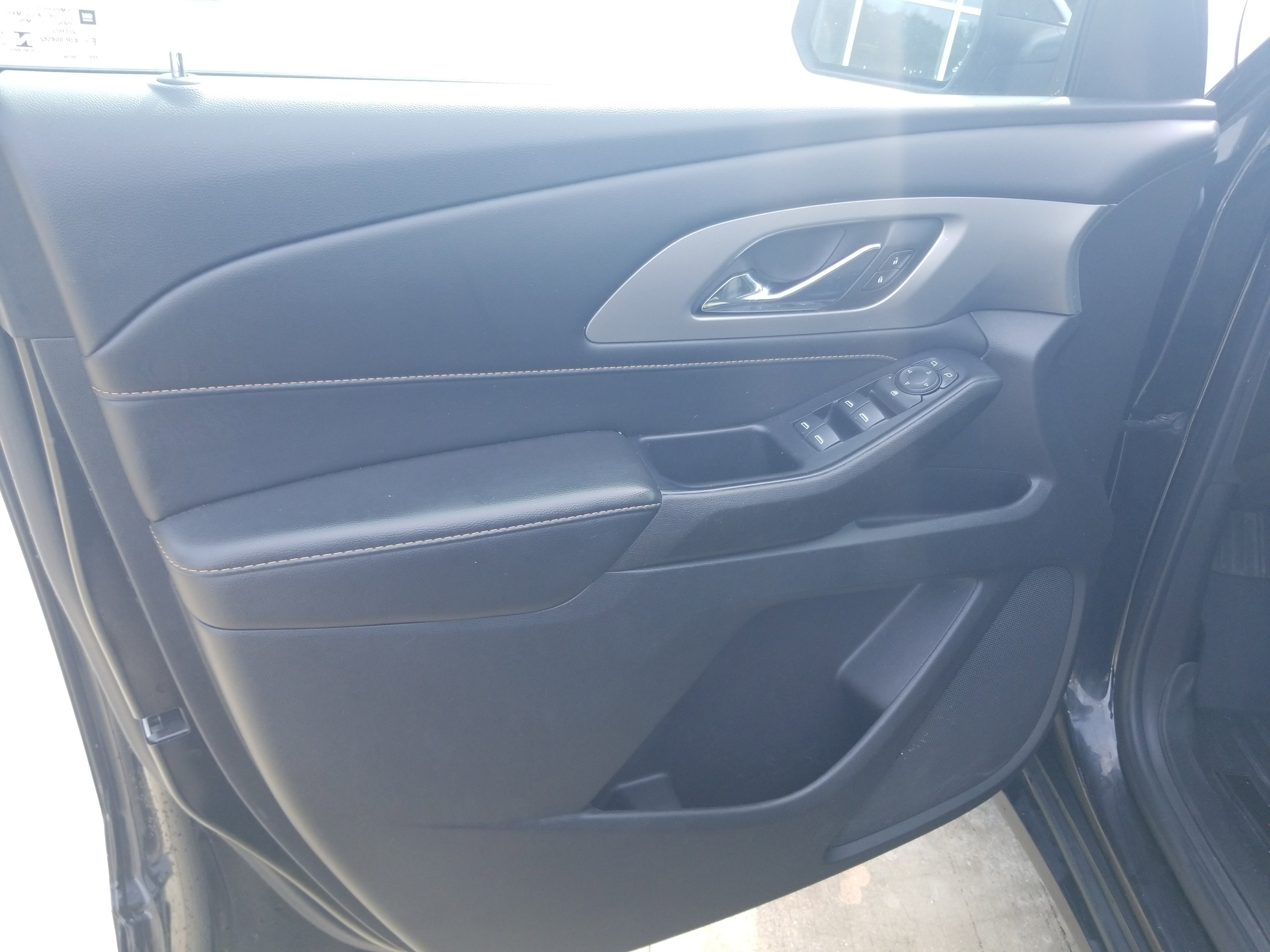 Used 2021 Chevrolet Traverse LS FWD image 9