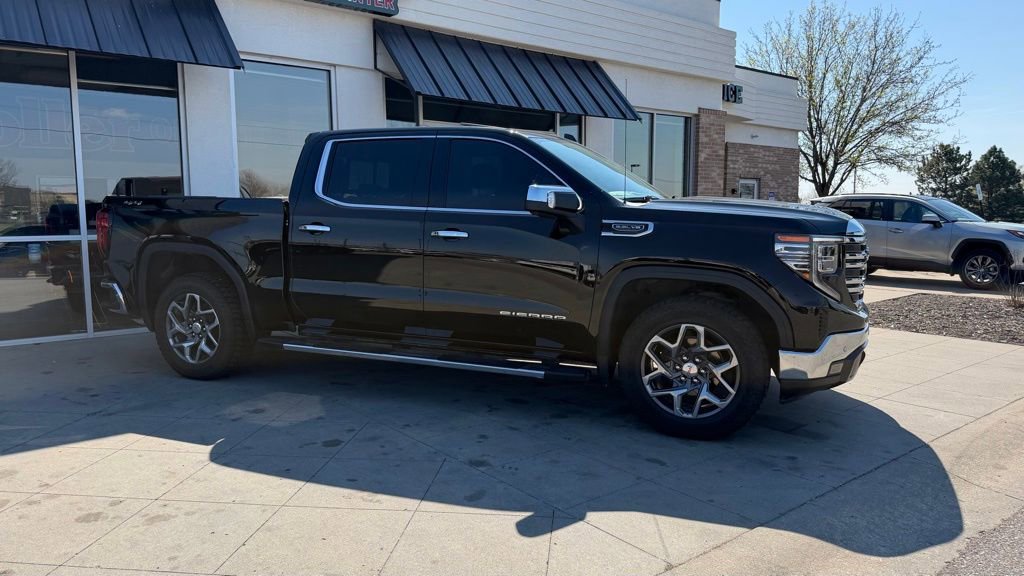 Used 2022 GMC Sierra 1500 SLT w/ SLT Premium Plus Package image 3