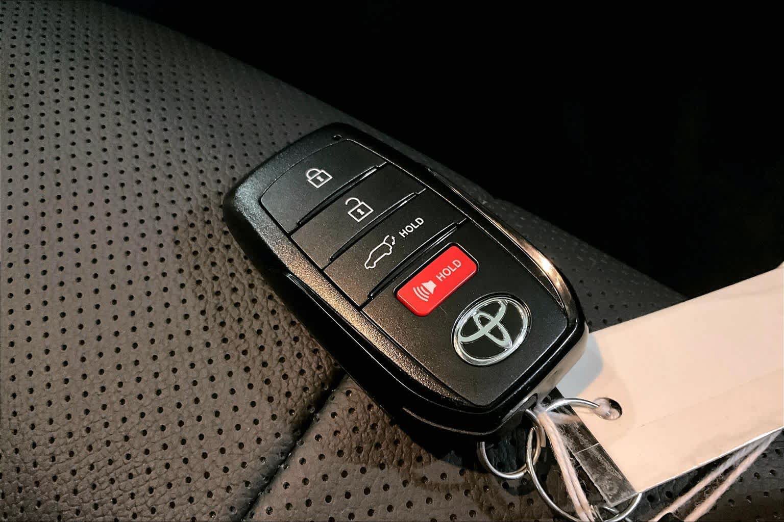 Used 2026 Toyota Highlander Platinum AWD/4WD image 14