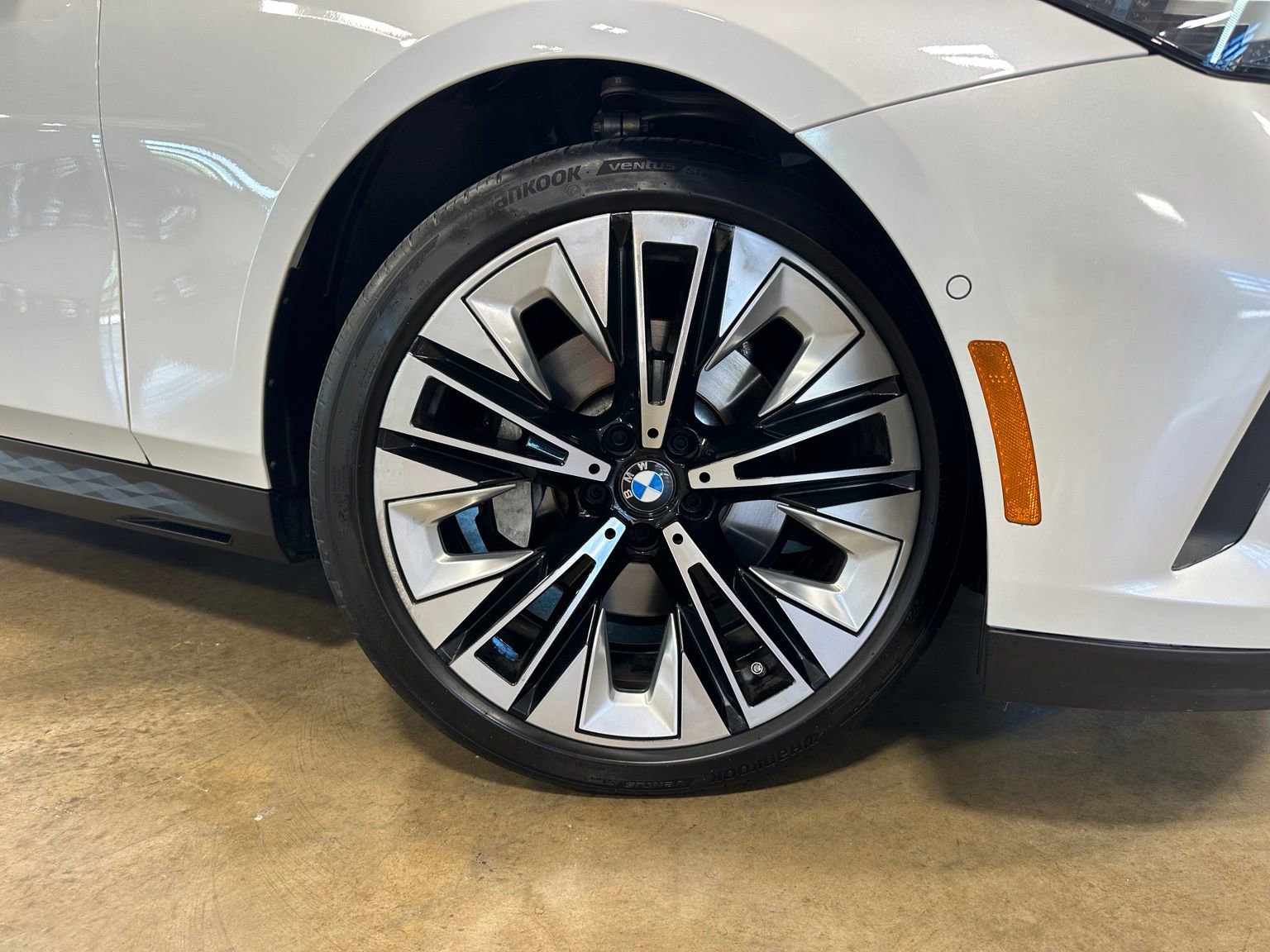 Used 2024 BMW 530i w/ Convenience Package RWD image 10