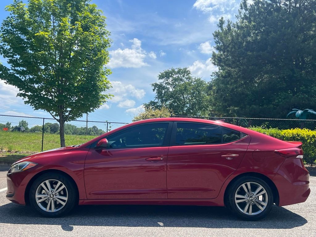 Used 2017 Hyundai Elantra SE FWD image 2