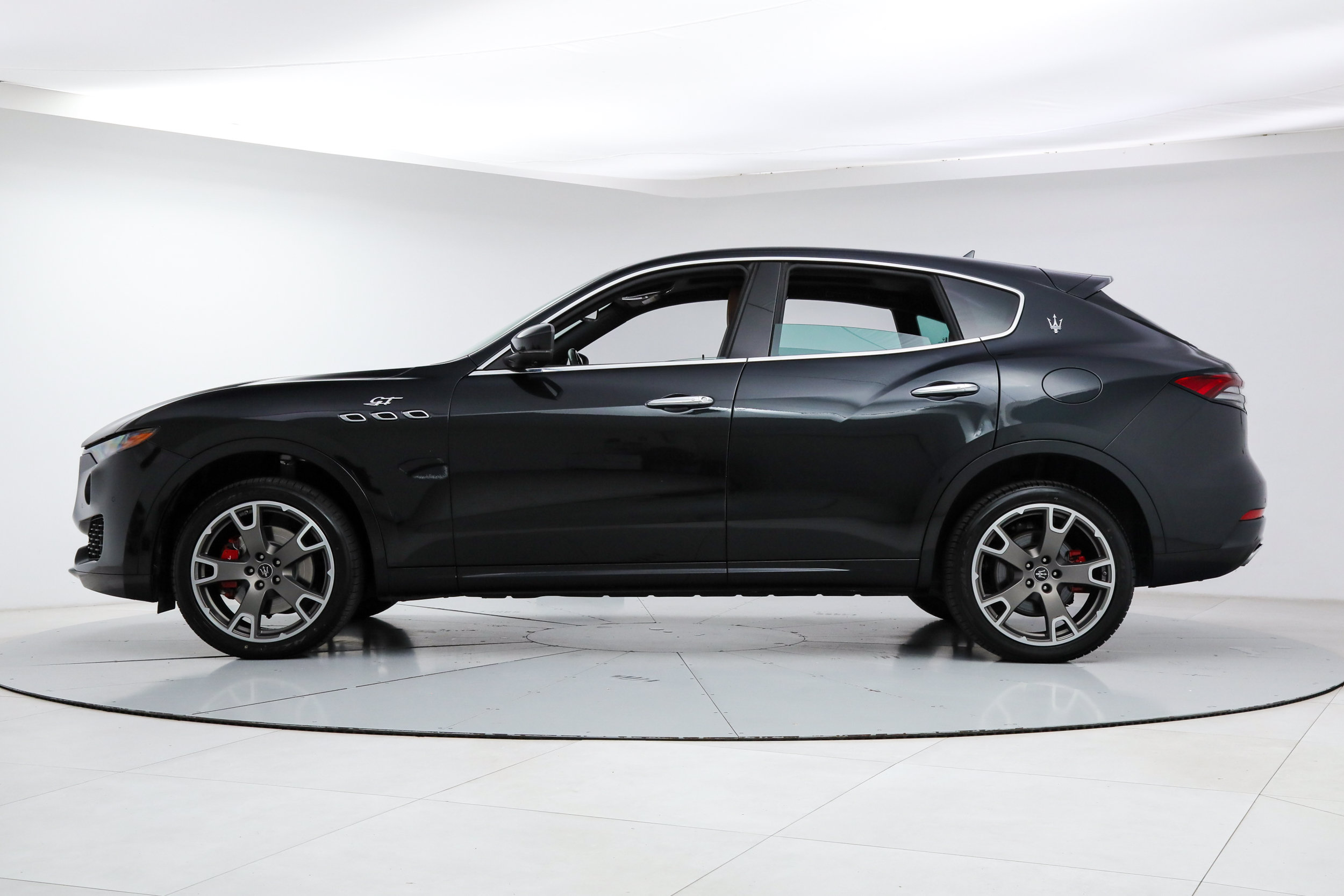 Certified 2023 Maserati Levante GT AWD/4WD image 2