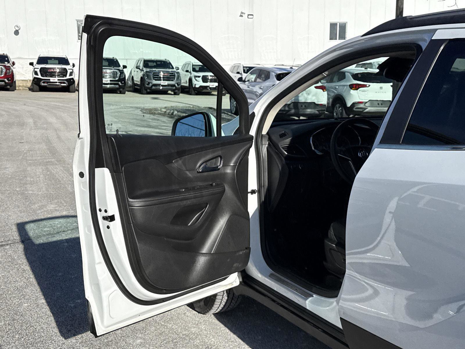 Used 2022 Buick Encore Preferred w/ Safety Package image 15