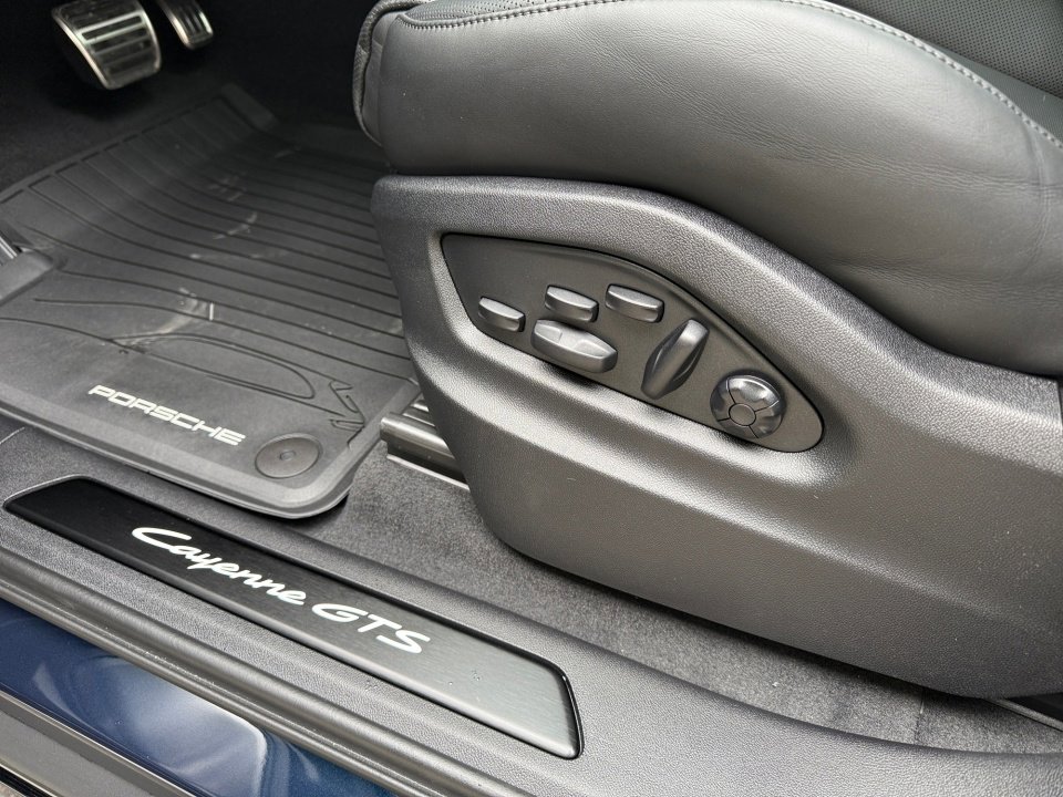 New 2026 Porsche Cayenne GTS image 25