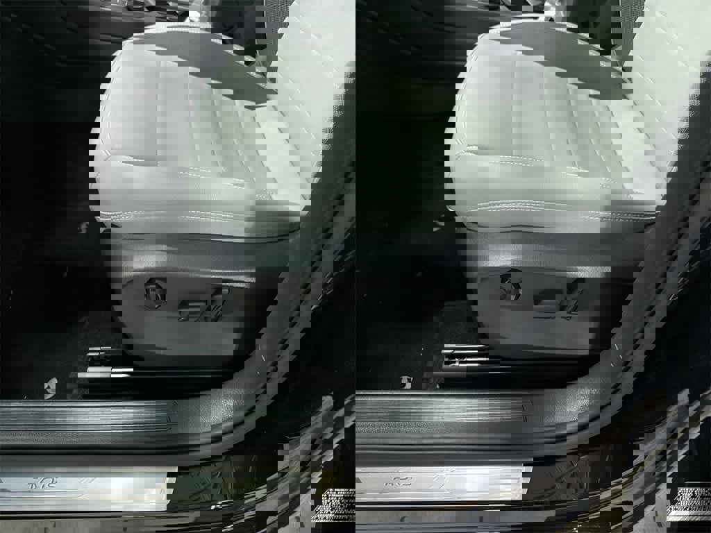 Used 2023 Volkswagen Taos SE w/ Panoramic Sunroof Package image 23