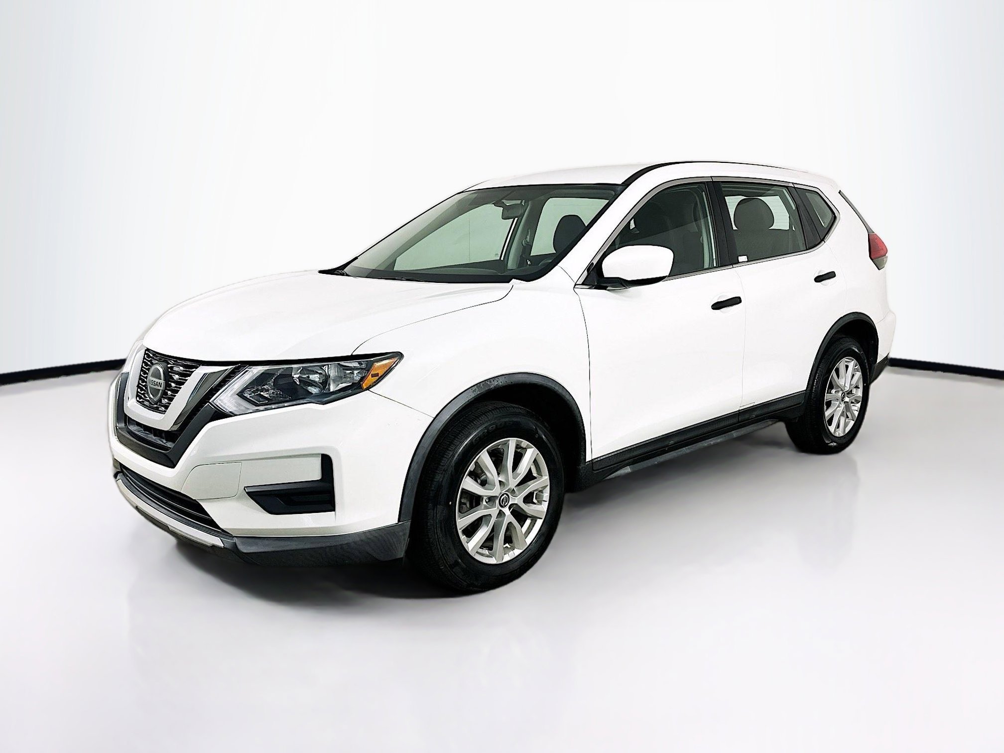 Used 2018 Nissan Rogue S image 3