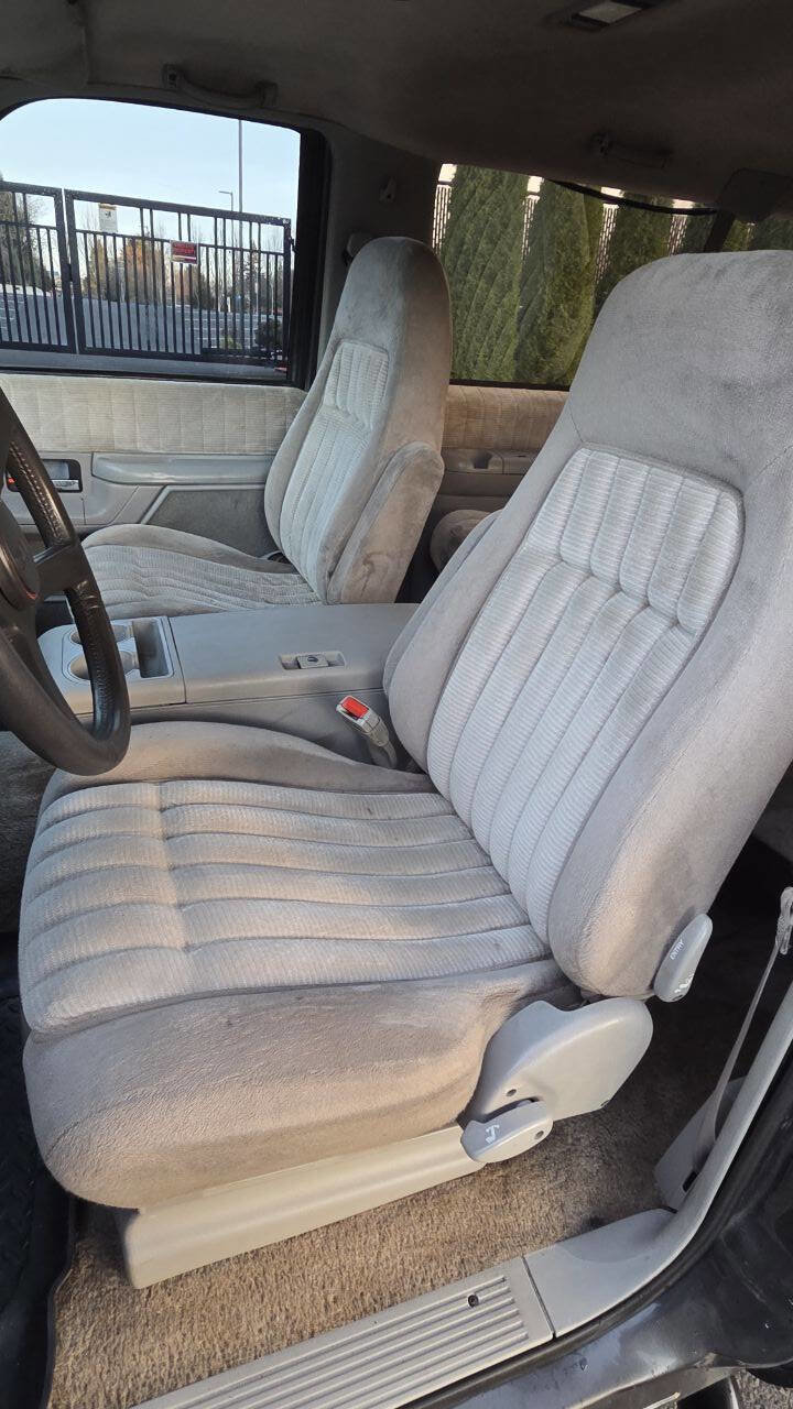 Used 1992 GMC Yukon 4WD 2-Door image 9