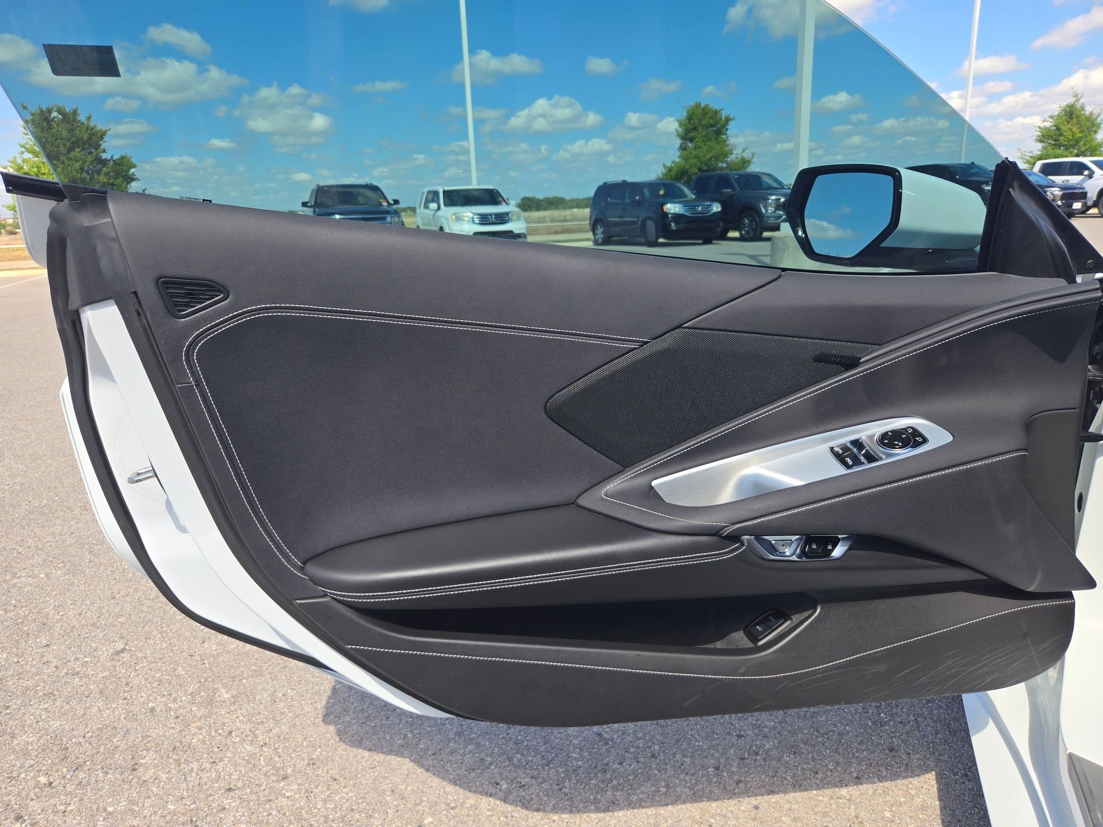 Used 2025 Chevrolet Corvette Stingray Coupe w/ 1LT image 12