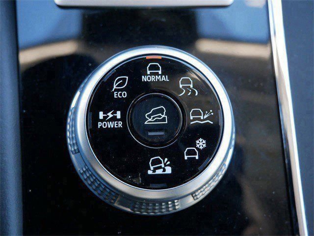 Used 2025 Mitsubishi Outlander SE image 24