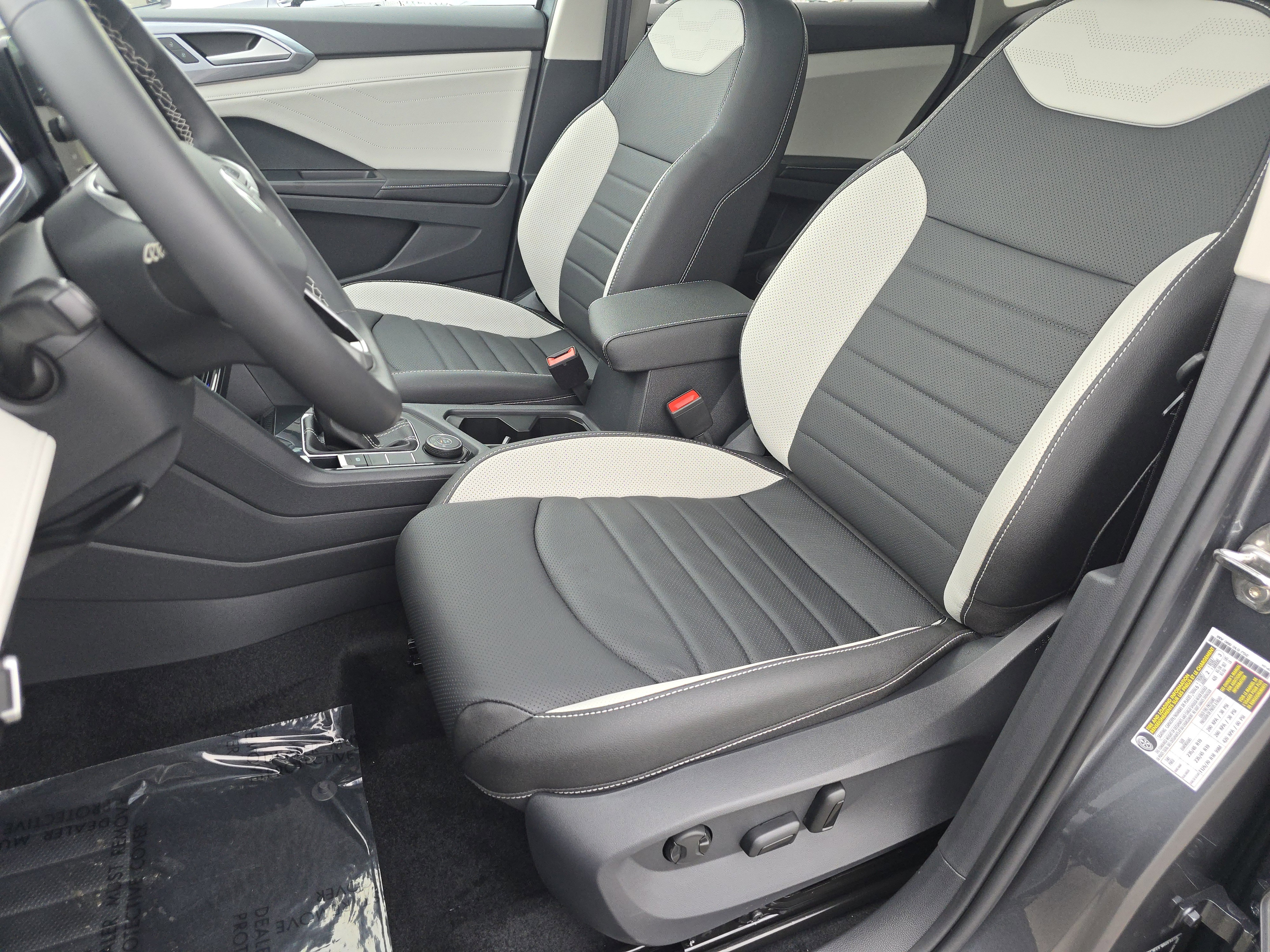 New 2025 Volkswagen Taos SEL image 23