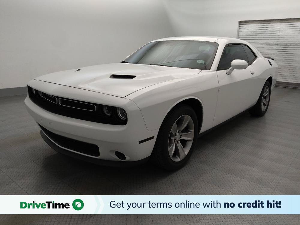 Used 2016 Dodge Challenger SXT RWD image 1