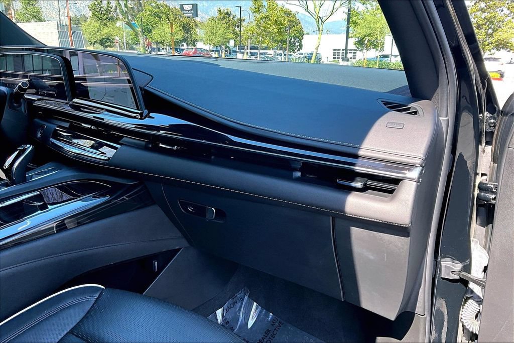 Used 2024 Cadillac Escalade Sport w/ LPO, ONYX Package AWD/4WD image 17
