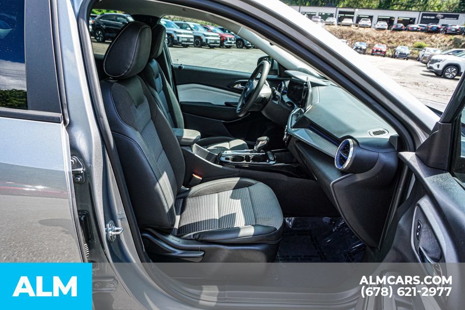 Used 2025 Chevrolet Trax LT FWD image 22