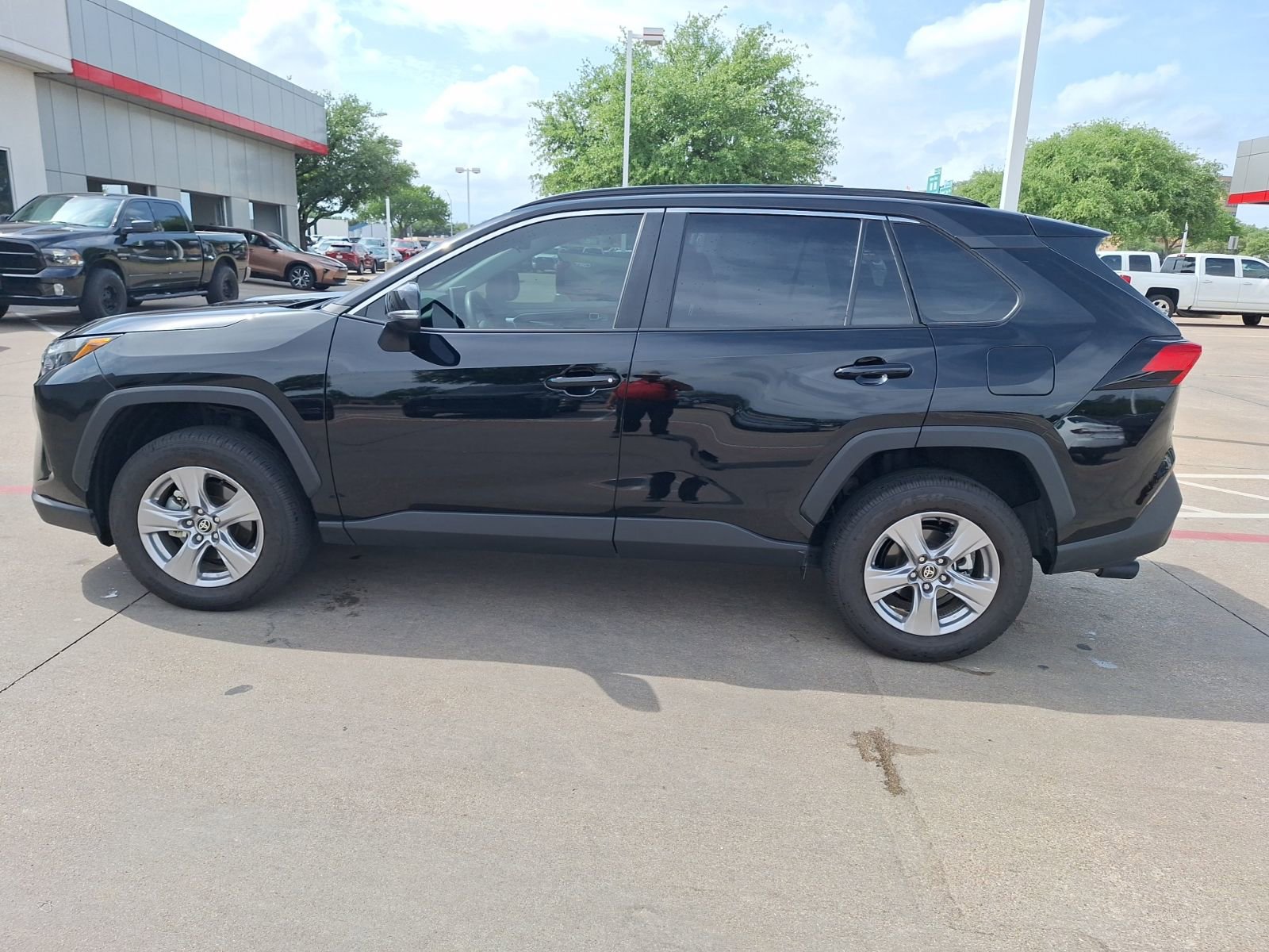 Used 2025 Toyota RAV4 XLE w/ Convenience Package image 3