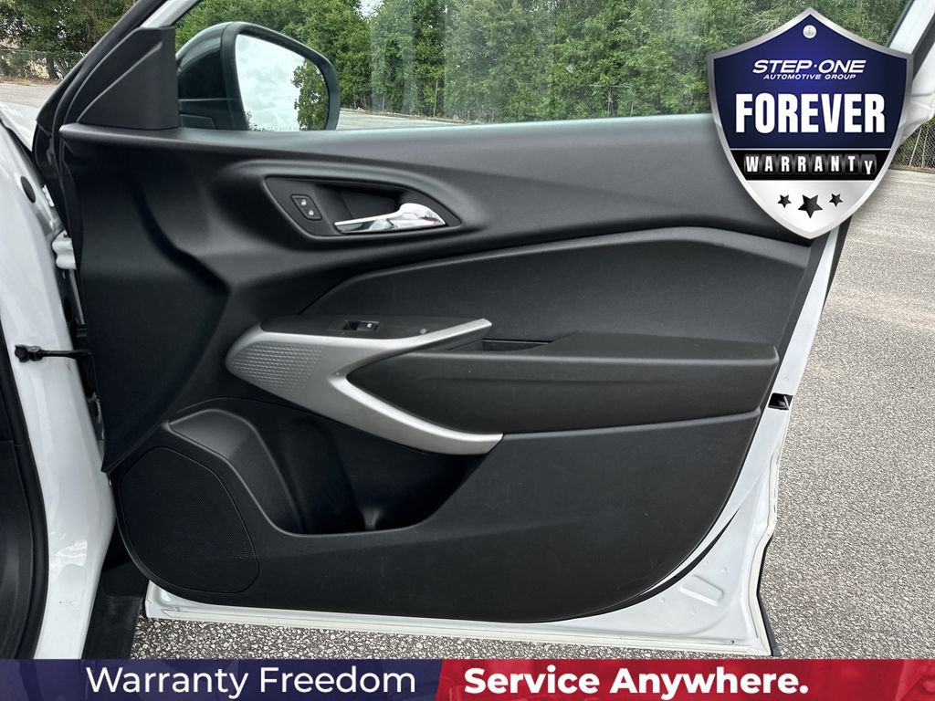 Used 2024 Chevrolet Trax RS FWD image 35