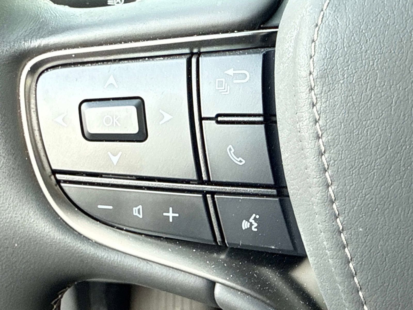 Used 2023 Lexus LS 500 w/ Interior Upgrade Package image 27