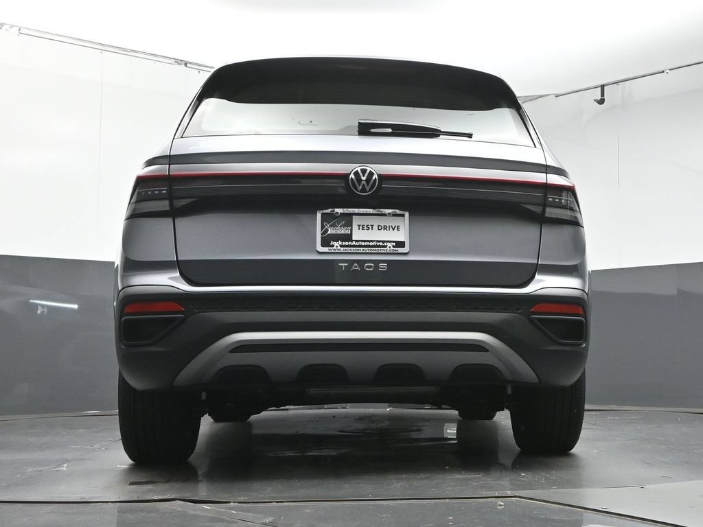 Used 2025 Volkswagen Taos SE FWD image 38